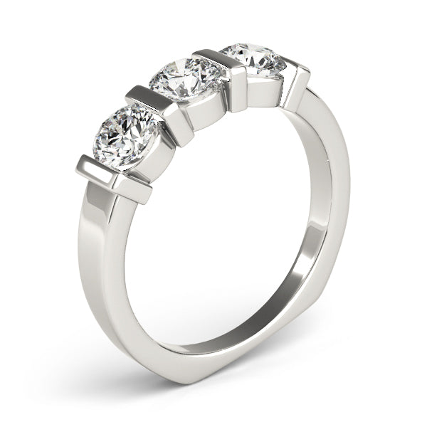 Round Engagement Ring M82337