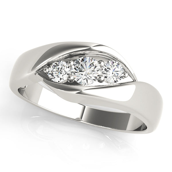Round Engagement Ring M82741