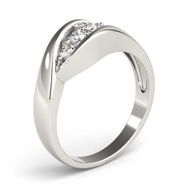 Round Engagement Ring M82741