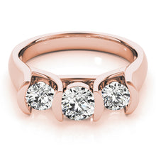 Load image into Gallery viewer, Round Engagement Ring M82390-1
