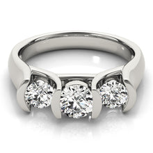 Load image into Gallery viewer, Round Engagement Ring M82390-1
