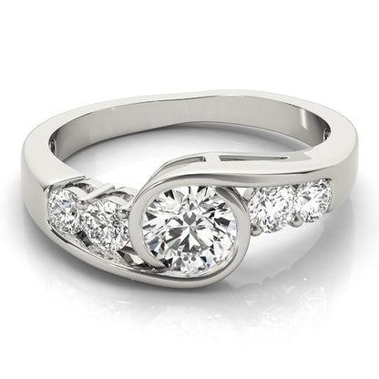 Round Engagement Ring M82408