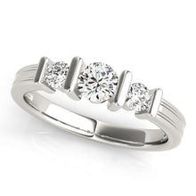 Load image into Gallery viewer, Round Engagement Ring M82567-11/2
