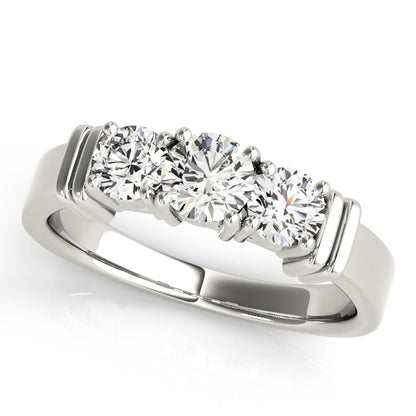 Round Engagement Ring M82577-1