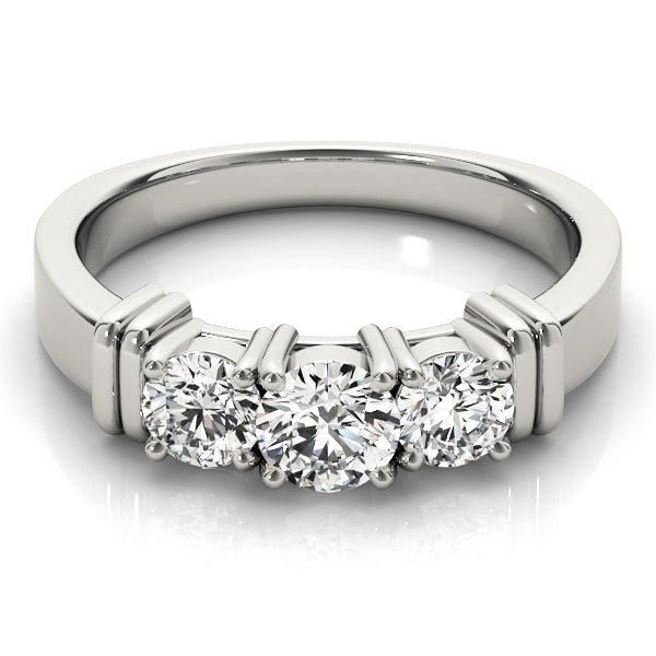 Round Engagement Ring M82577-1