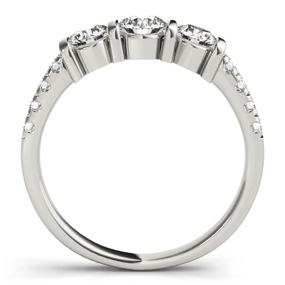 Round Engagement Ring M82738