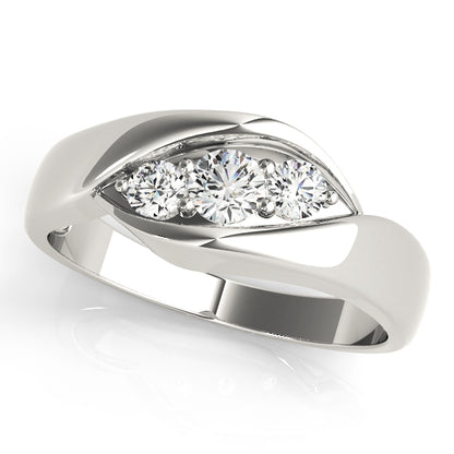 Round Engagement Ring M82741