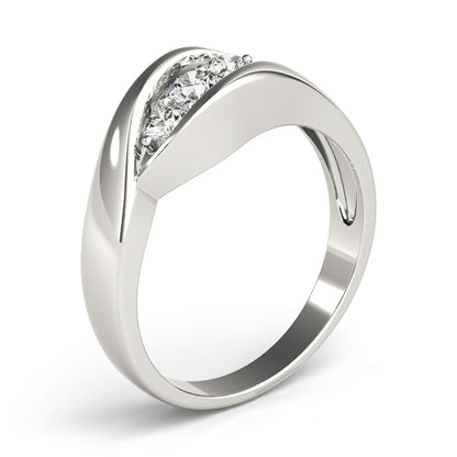 Round Engagement Ring M82741