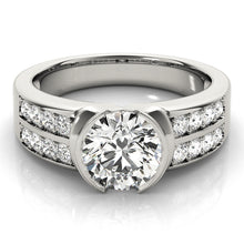 Load image into Gallery viewer, Round Engagement Ring M82756-B
