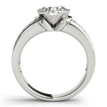 Load image into Gallery viewer, Round Engagement Ring M82756-B
