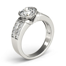 Load image into Gallery viewer, Round Engagement Ring M82756-B
