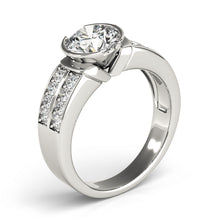 Load image into Gallery viewer, Round Engagement Ring M82756-F
