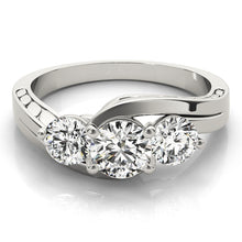 Load image into Gallery viewer, Round Engagement Ring M82951-1
