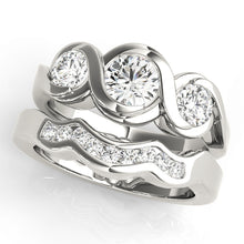 Load image into Gallery viewer, Round Engagement Ring M82952-1/2

