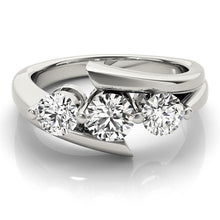 Load image into Gallery viewer, Round Engagement Ring M82956-1
