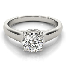 Load image into Gallery viewer, Round Engagement Ring M82960-1
