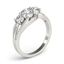 Load image into Gallery viewer, Round Engagement Ring M83825-1

