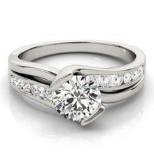 Load image into Gallery viewer, Round Engagement Ring M84584-1/2
